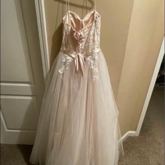 Gorgeous, never worn (thank you, Covid 😒) gown - Picture 2 of 4